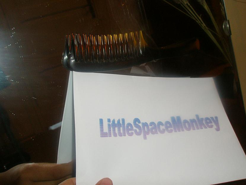  Autors: LittleSpaceMonkey Ķemme pie spoguļa