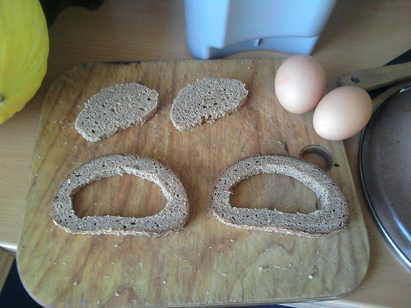 Sagriež maizi un izgriež vidū... Autors: Professor Freak Extremāli sātīgas brokastis
