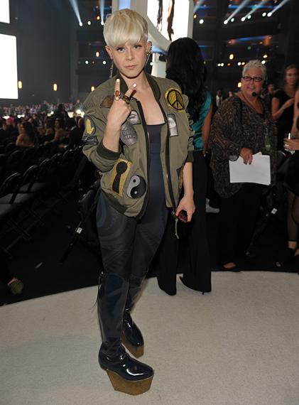 Robyn backstage at the 2010... Autors: molko 2010 mtv video music awards