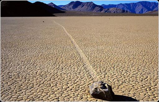 RACETRACK PLAYA  USALocated in... Autors: Huligāns 10 neticamākās vietas uz mūsu planētas.