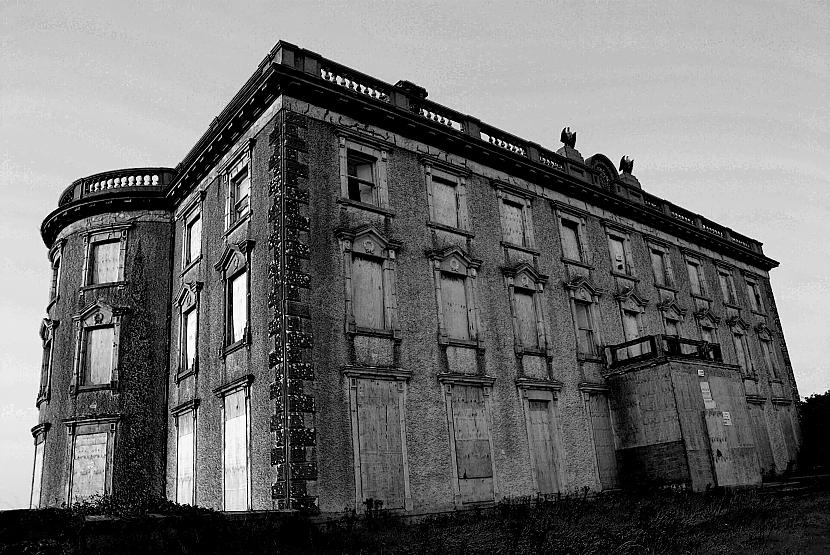  Autors: gingerfish Loftus Hall 2