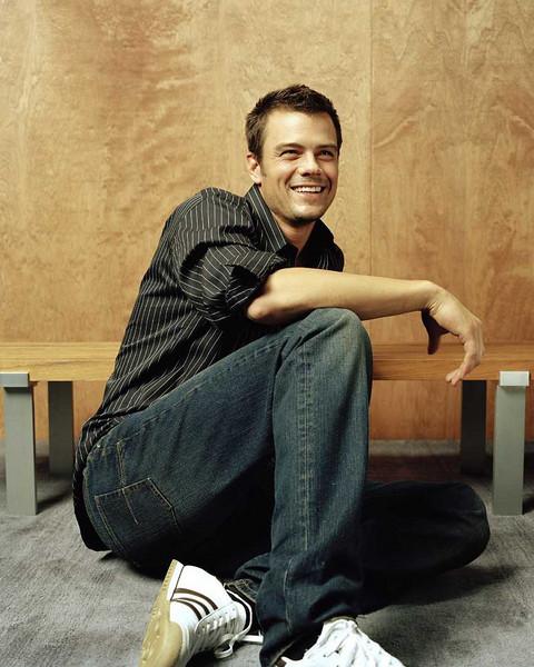  Autors: dea Josh Duhamel