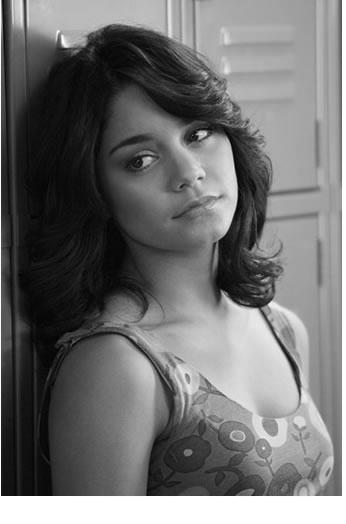  Autors: Evuxi Vanessa Hudgens