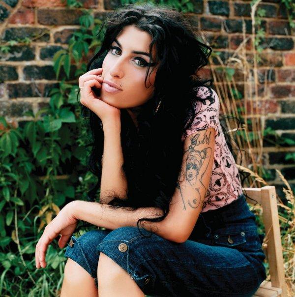 41 Amy Winehouse Autors: rozā kurpīte 50. populārākās sievietes internetā