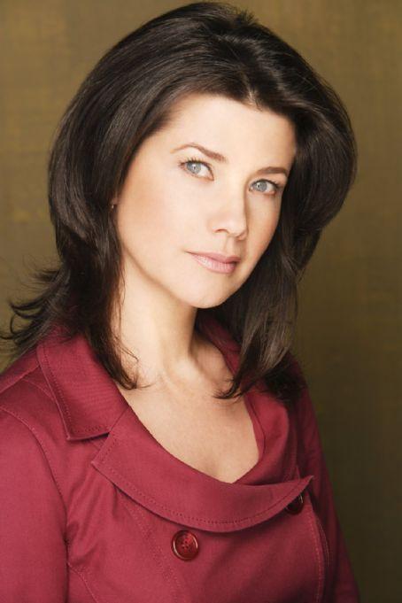 Daphne Zuniga  Aktrise... Autors: Fosilija 28.oktōbris