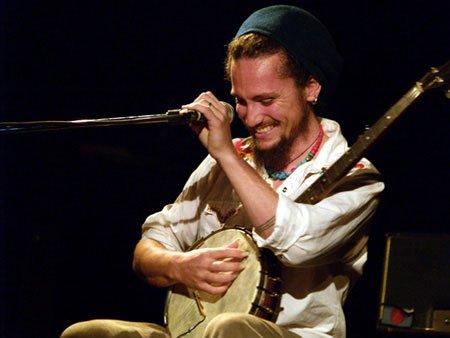 Džons pazīstams par saviem... Autors: pacan4iks Džons Batlers (John Butler)