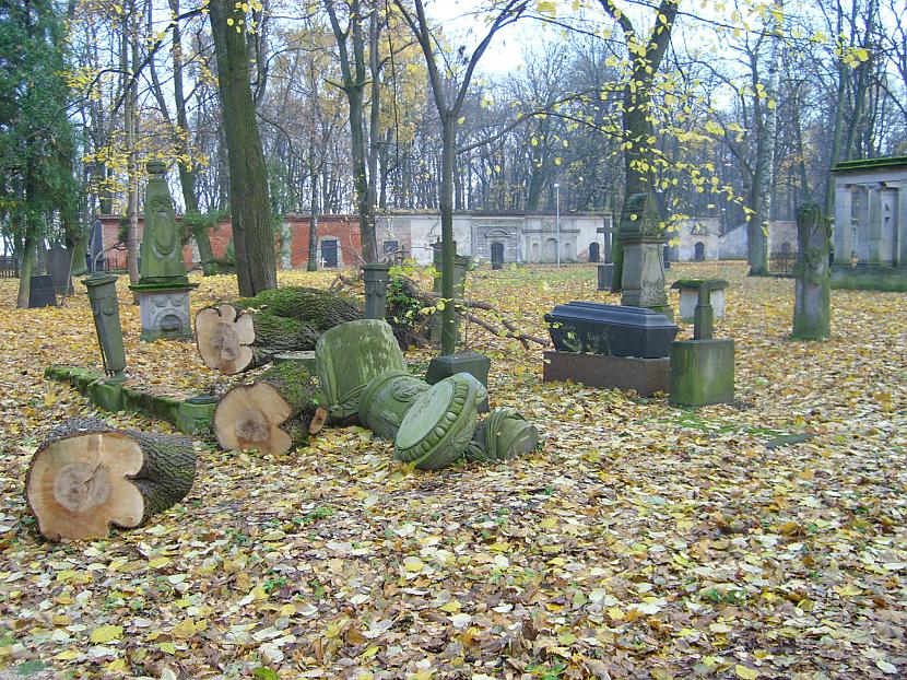 Šis ir tas interesantais kaps... Autors: antoanns Lielie kapi - drūma un jauka vieta Rīgā. It īpaši nakts