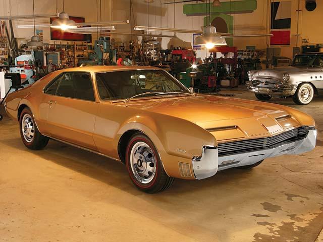 Oldsmobile Toronado Pirmā... Autors: Kapuriņs USA muskuļi plašākā skatijumā 5. daļa - Oldsmobile