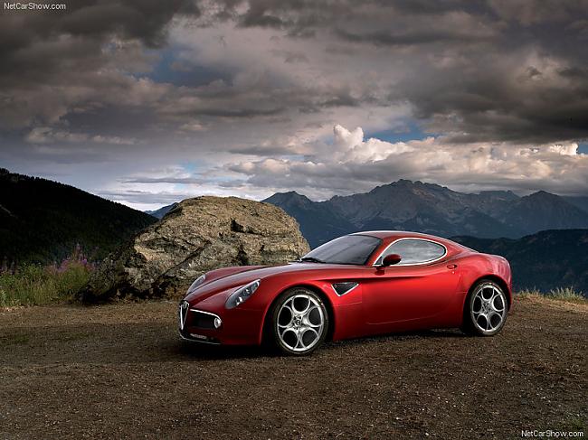 8C nozīmē 8 cilindri itāļiem... Autors: Jsssii Alfa Romeo 8C Competizione