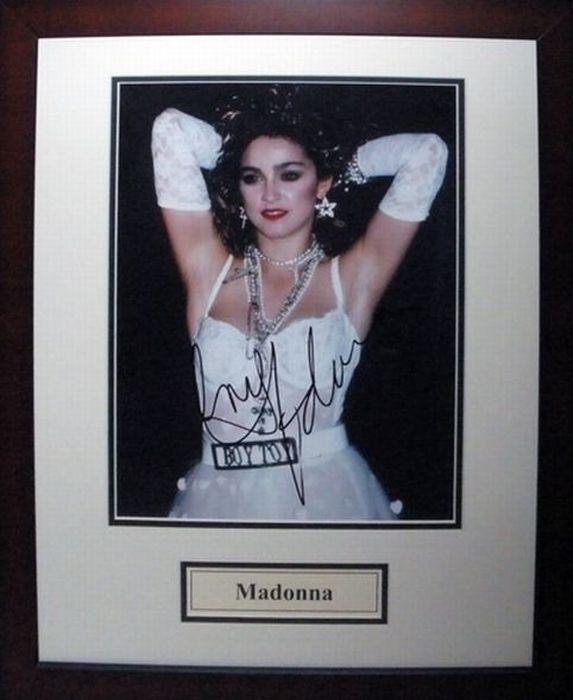 Madonna Autors: kapars118 Slavenību autogrāfi