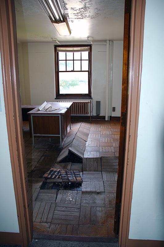 The floor tiles in this room... Autors: Liver State Mental Hospital