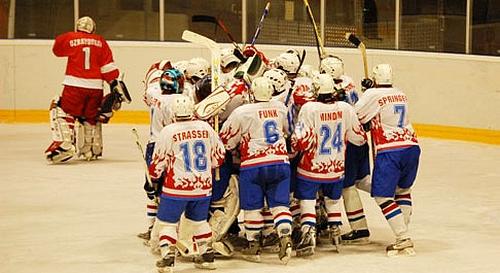 Luksemburga ieņem 46 vietu... Autors: Hector Gonzalez 12 vājākās hokeja izlases