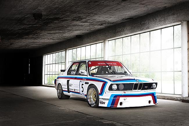  Autors: awoken Bmw e28 m5 csl