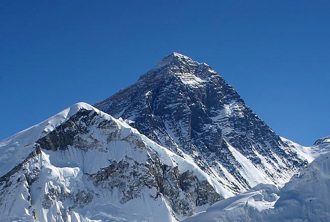 Kaut gan Everesta augstums ... Autors: Sabana Kurš ir lielākais kalns pasaulē?