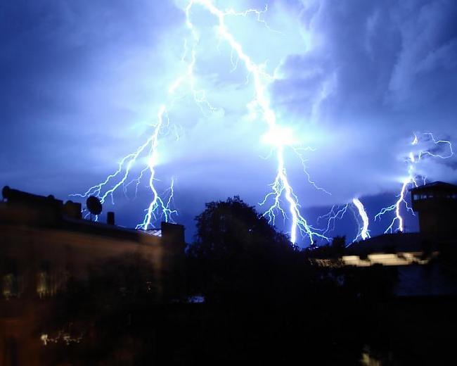 Katru sekundi uz pasaules... Autors: Shadowz 10 Pārsteidzoši fakti par zemi /2/