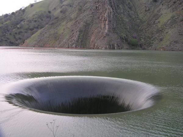 Monticello Dam ... Autors: Shiroi Tenshi Tops ar dīvainākajiem caurumiem pasaulē...