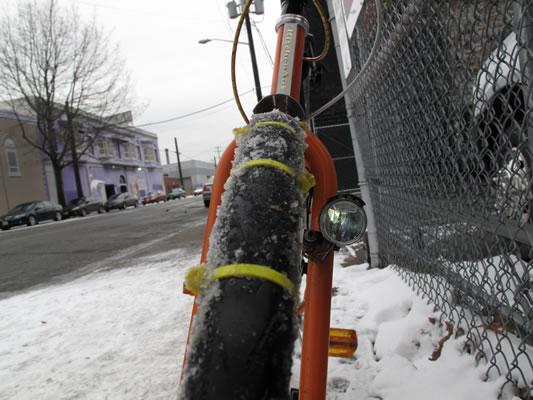  Autors: Nagla11 Vislētākais veids, kā braukt ar velosipēdu ziemā.