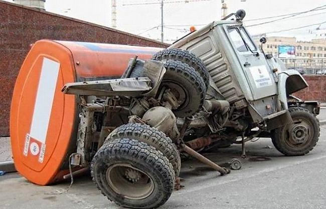  Autors: seglinja Dažādas auto avārijas