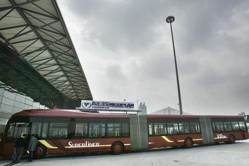  Autors: Fosilija Pasaulē garākais autobuss.