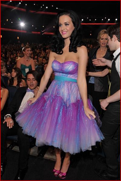  Autors: 8 Katy perry