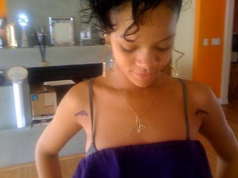  Autors: MEITENE ZELTENE Rihannas ''personīgās'' bildes
