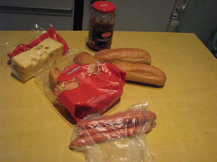 Tev vajadzēs tomātu mērci... Autors: Nāriņš Hotdogs mājas apstākļos!