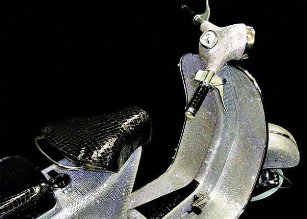 Vespa 1961 izrotāta ar 150000... Autors: FuRiOuSe Swarovski VESPA