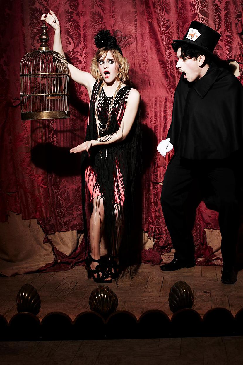  Autors: charlote Emma Watson. Ellen von Unwerth