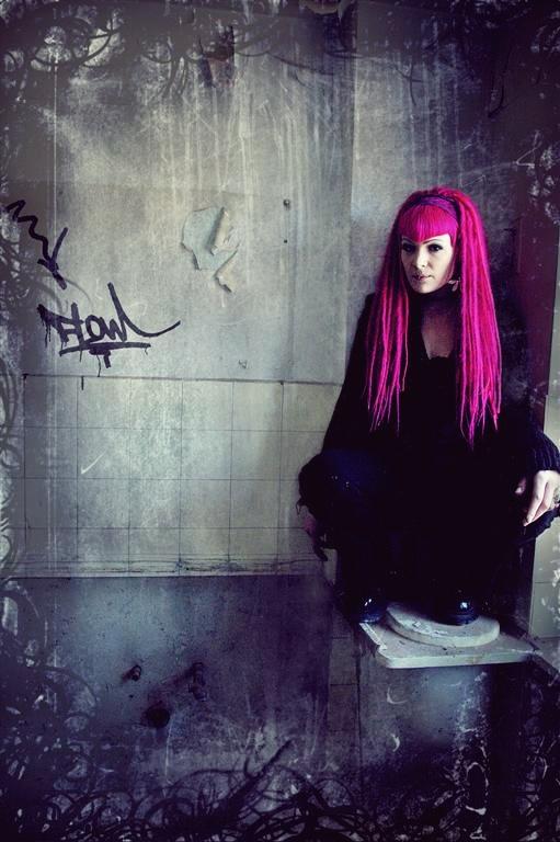  Autors: laaacene Pink Hair - They Like To Be Different ^^