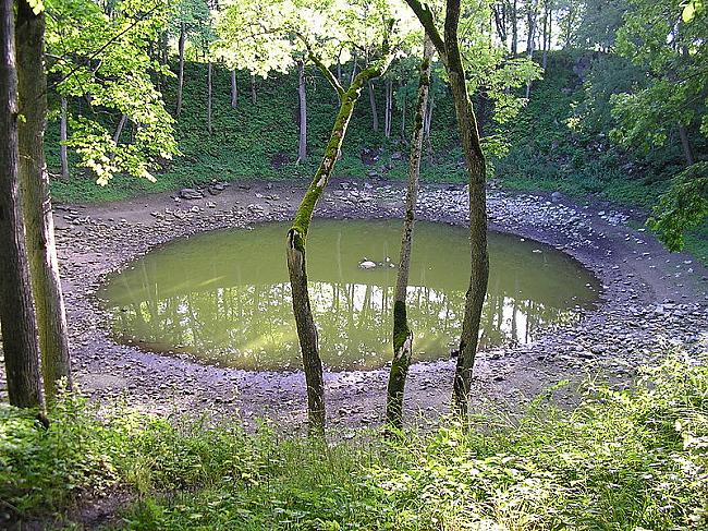 Kaali krāterisIgaunijā Šis... Autors: Fosilija Lielākie meteorītu krāteri pasaulē