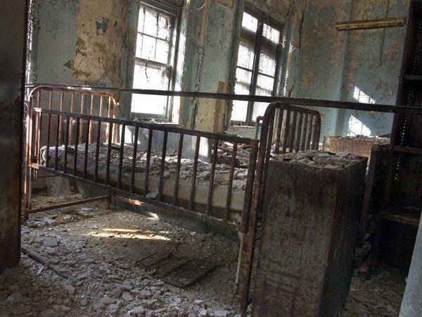 Telpas Autors: Kikums Pennhurst State School and Hospital.