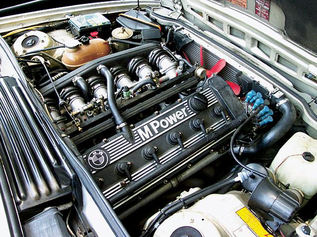  Autors: uibis BMW e24