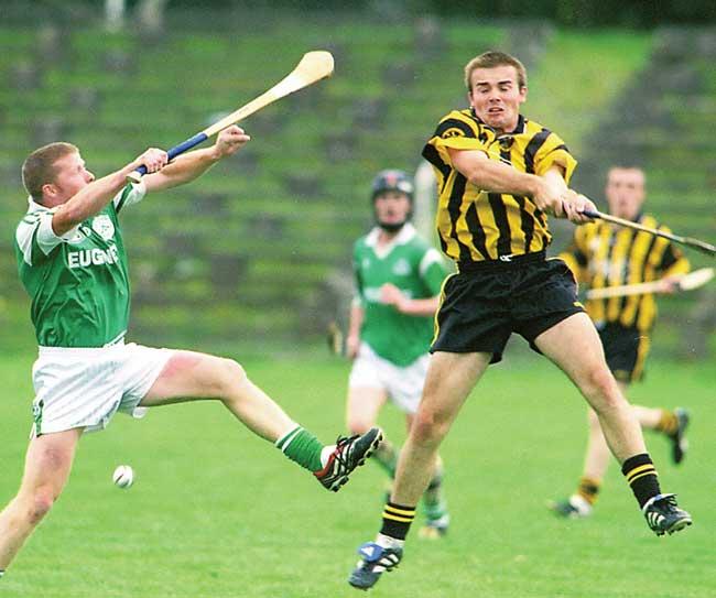 Hurling latviešu nosaukumu es... Autors: egis098 World’s 10 Most Dangerous Team Sports.