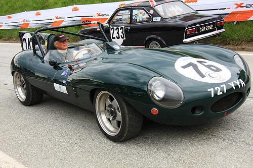  Autors: Fosilija Jaguar E-Type