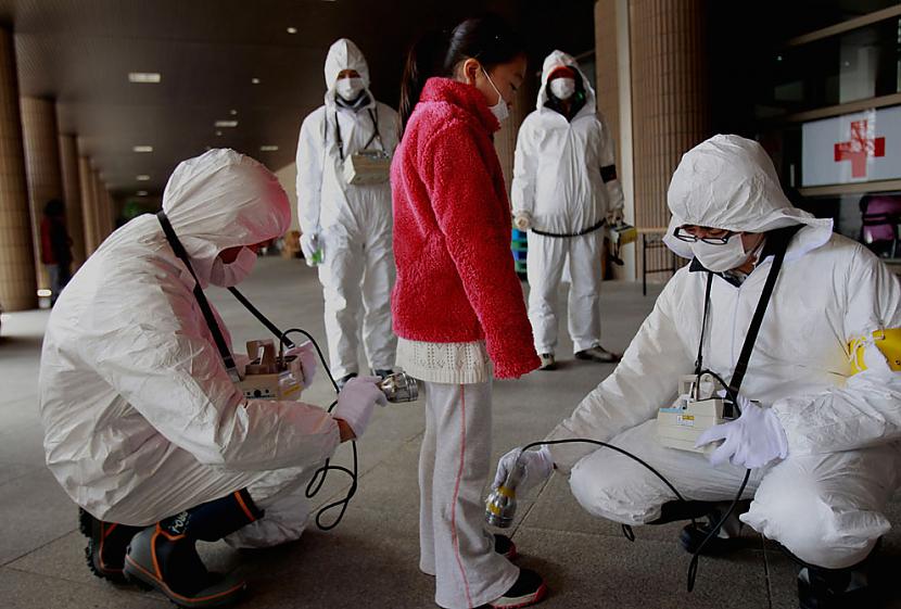 Kāda jauna evakuēta meitenīte... Autors: ekonomists Japāna divas nedēļas vēlāk