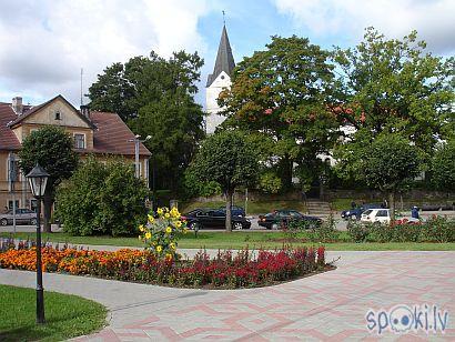  Autors: SKŪPSTIŅŠ SALDUS - medus piliens Kurzemē