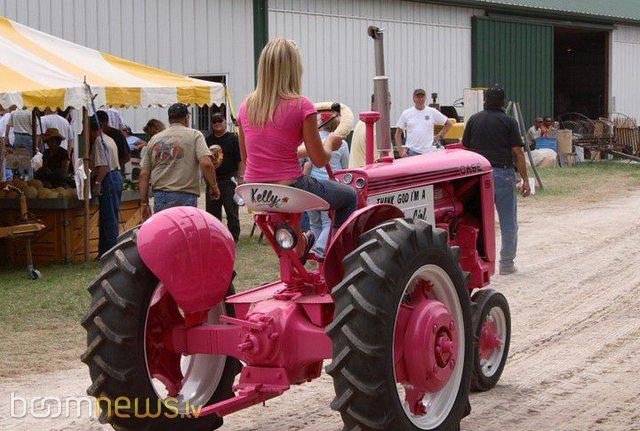  Autors: THUNDERTRUCKS Glamūrīgi traktori