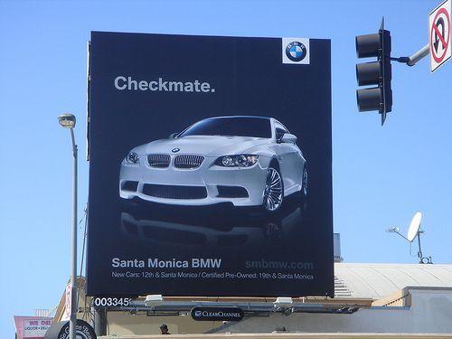 Uz ko BMW uzreiz... Autors: GBlack Auto brendu reklāmas karš
