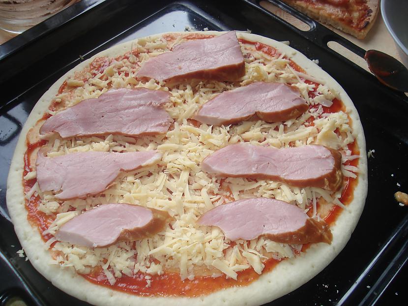 Tas jāsagriež diezgan plāni Autors: Adfectus pizza.atri+garšīgi.