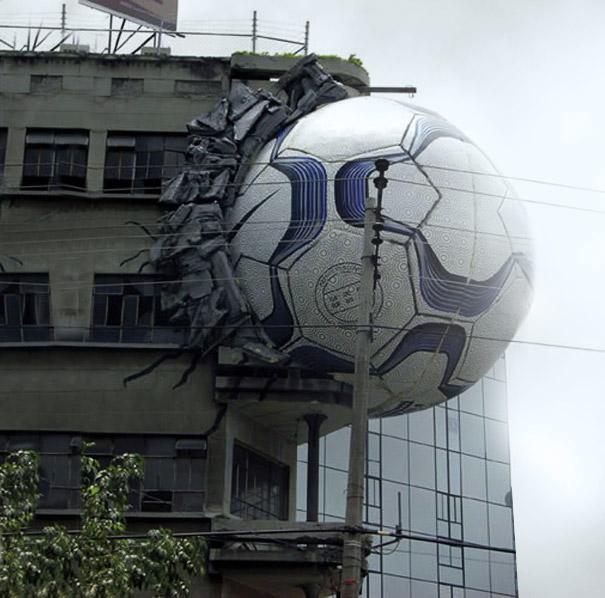Nike Football reklāma Autors: Fosilija 20 Lielākās reklāmu ēkas.
