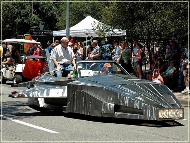  Autors: MrSm1th Funny Car Parade Picures