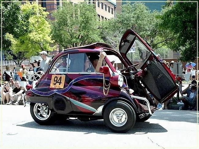  Autors: MrSm1th Funny Car Parade Picures