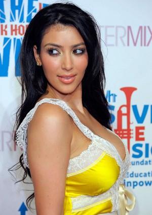  Autors: brothser1989 Kimberly Noel "Kim" Kardashian