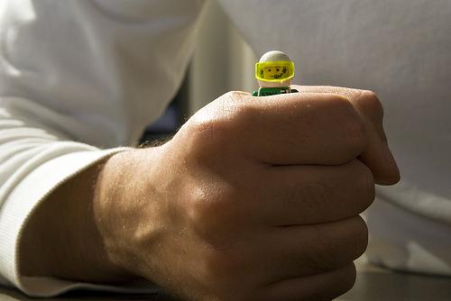 hold it Autors: awoken A LEGO a day (oktobris, 2008)