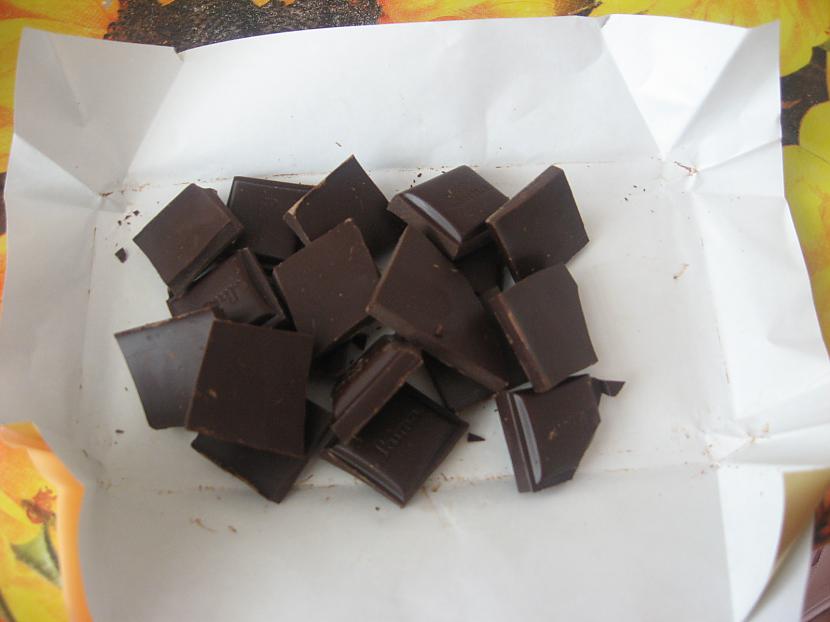 Šokolādi salauž gabaliņos Autors: chocolates Karameļu kūka.