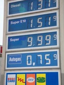 Autors: Anāls Error. Vācijā paceļ benzīna cenu līdz 10 eiro litrā.