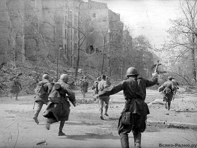  Autors: Meelina Berlīnes ieņemšana 1945.gads