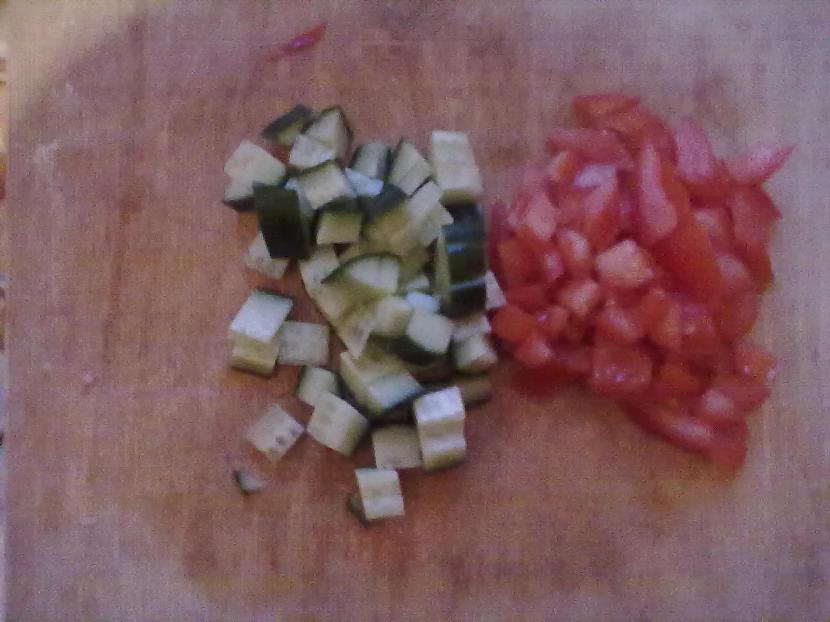 Sagriežam gurķi un tomātu Autors: TeRolis Vakariņas ar TeRolis.