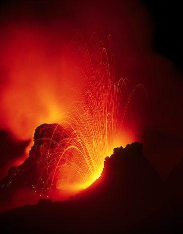 Vulkāns tiek uzskatīts par... Autors: kautkaskautkas īslandes vūlkāns