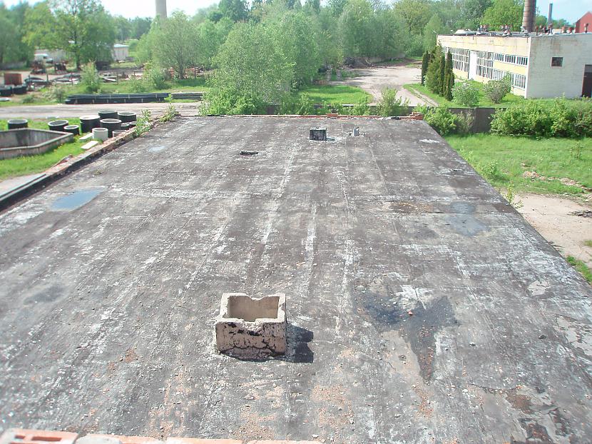 Skats uz ēdnīcas jumtu Autors: KAZARMS XD Pamesta drenu cauruļu rūpnīca- "Usma"